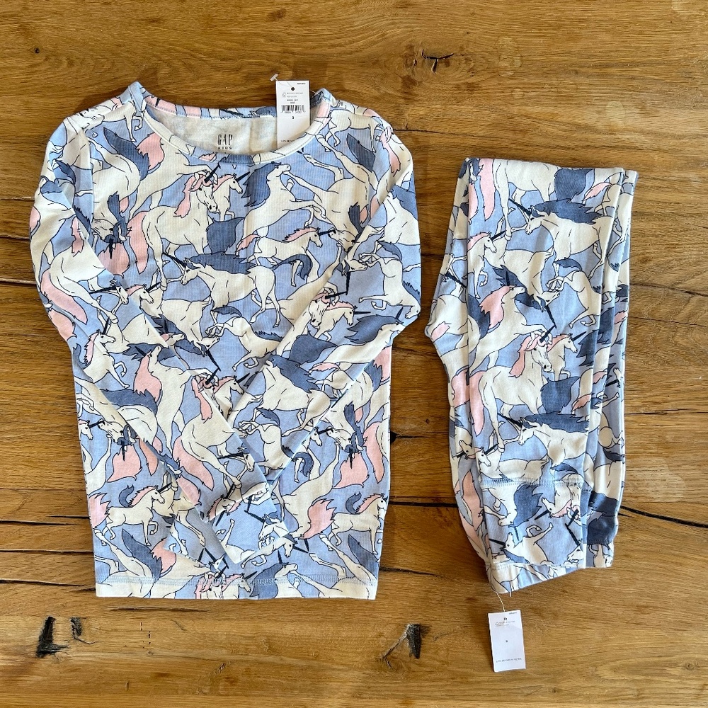 GAP. Size 8 years. "Unicorn" PJ Set. Brand New/Tags Attached.